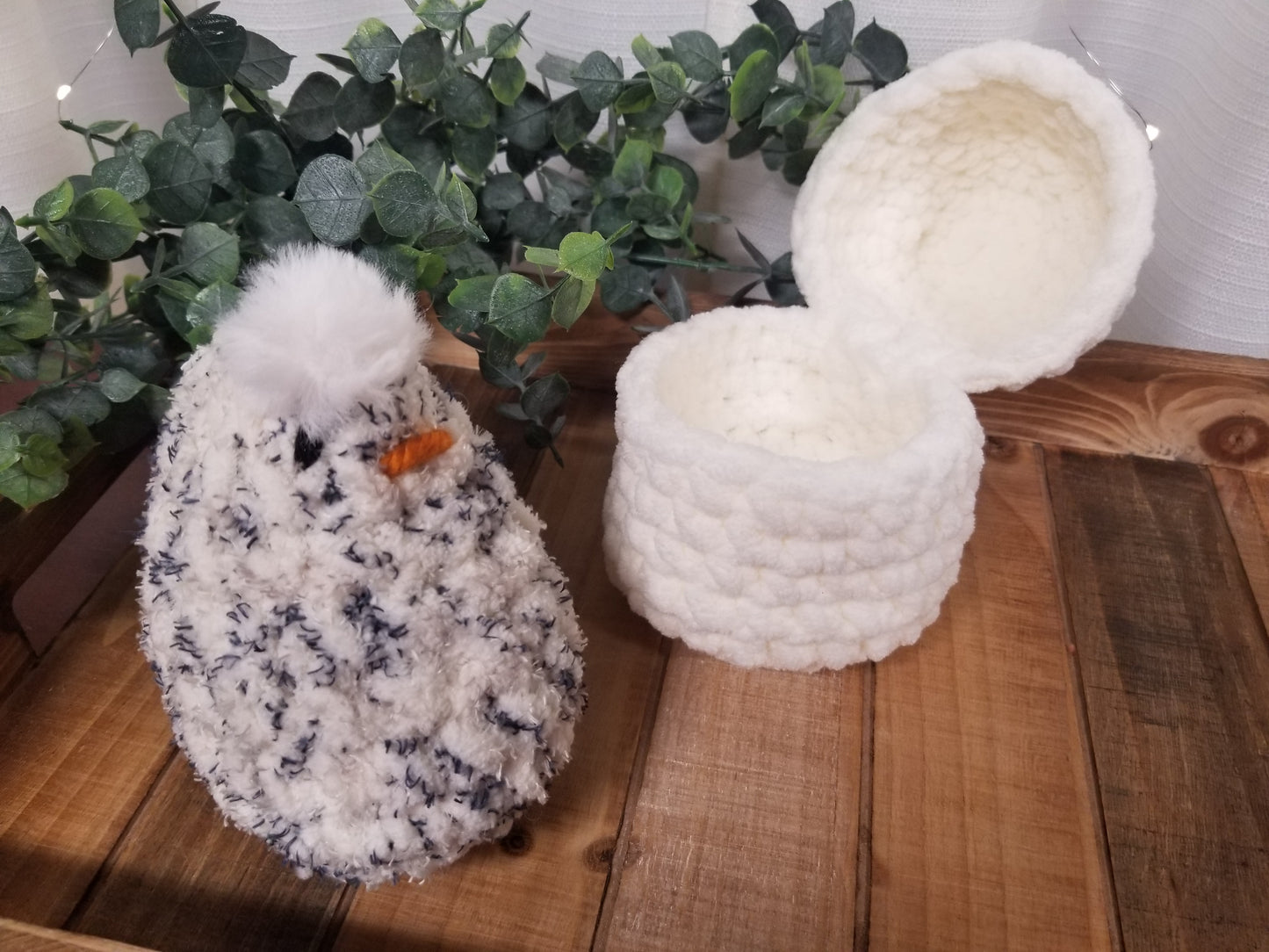 Hatching Chick in Egg (White & Ivory Tweed)