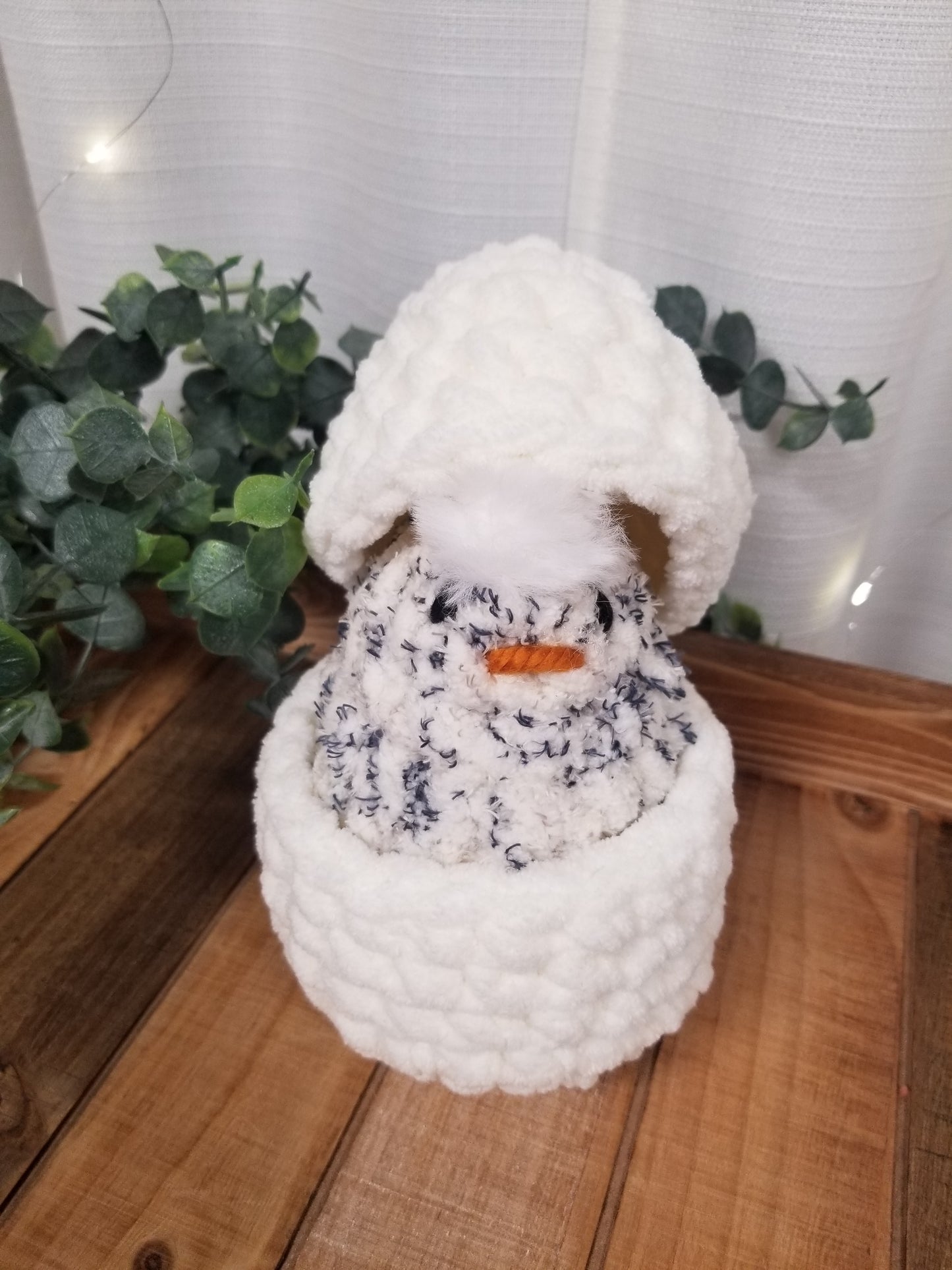 Hatching Chick in Egg (White & Ivory Tweed)