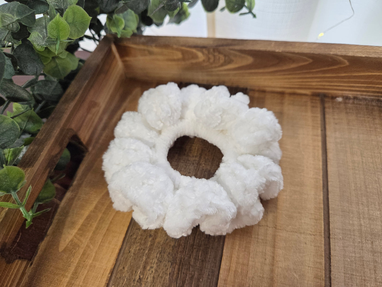 Velvet Scrunchie (White)